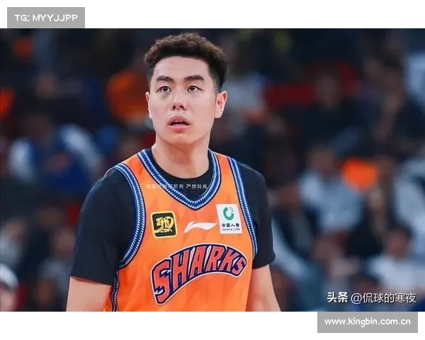 上海男篮抵深圳:李秋平卢伟热聊,李添荣潇洒,李弘权看NBA! 上海男篮抵深圳:李秋平卢伟热聊,李添荣潇洒,李弘权看NBA!